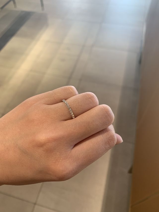 エタニティリングを婚約指輪の代わりで探しに来ました。