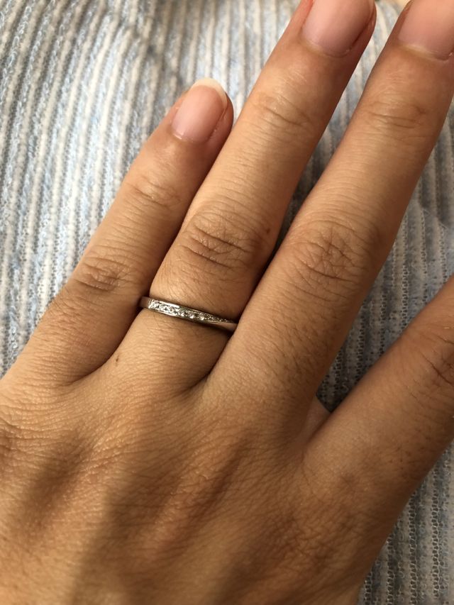 キラキラしていてねじれたデザイン。