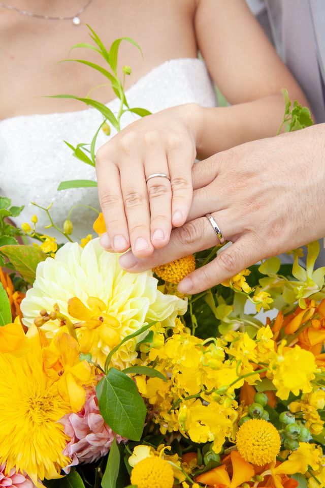 指輪交換後ブーケと一緒にとってもらいました。
