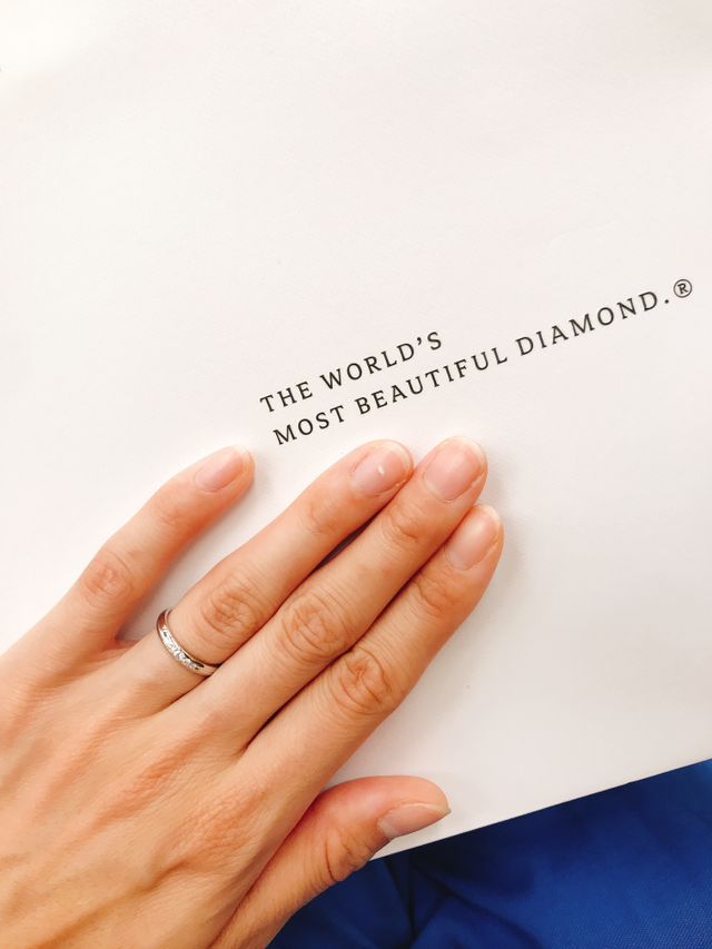 シンプルだけどダイヤモンドの輝きがしっかりでて良い