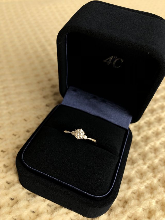 お店で頂いたボックスに入れてあります。