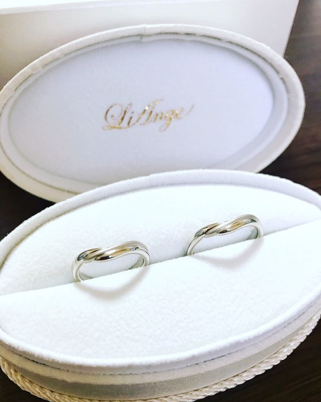 左側 妻 6.5号
右側 夫 13号