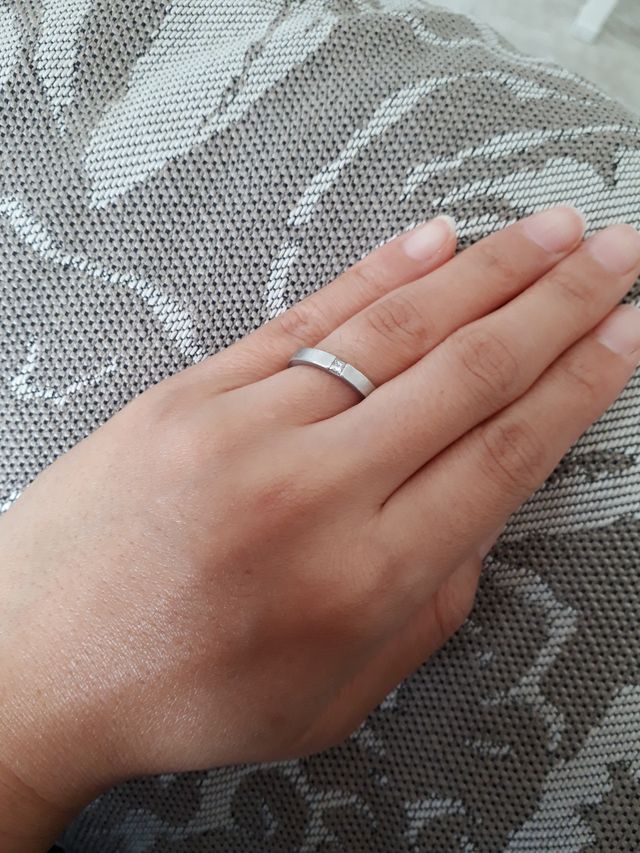 1石のプリンセスカットダイヤモンドのプラチナのリングです