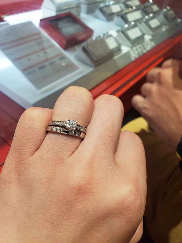 別ブランドの婚約指輪に合うデザインを探しました！