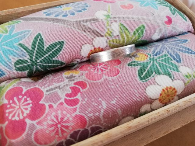 桐箱に入れてくれます。