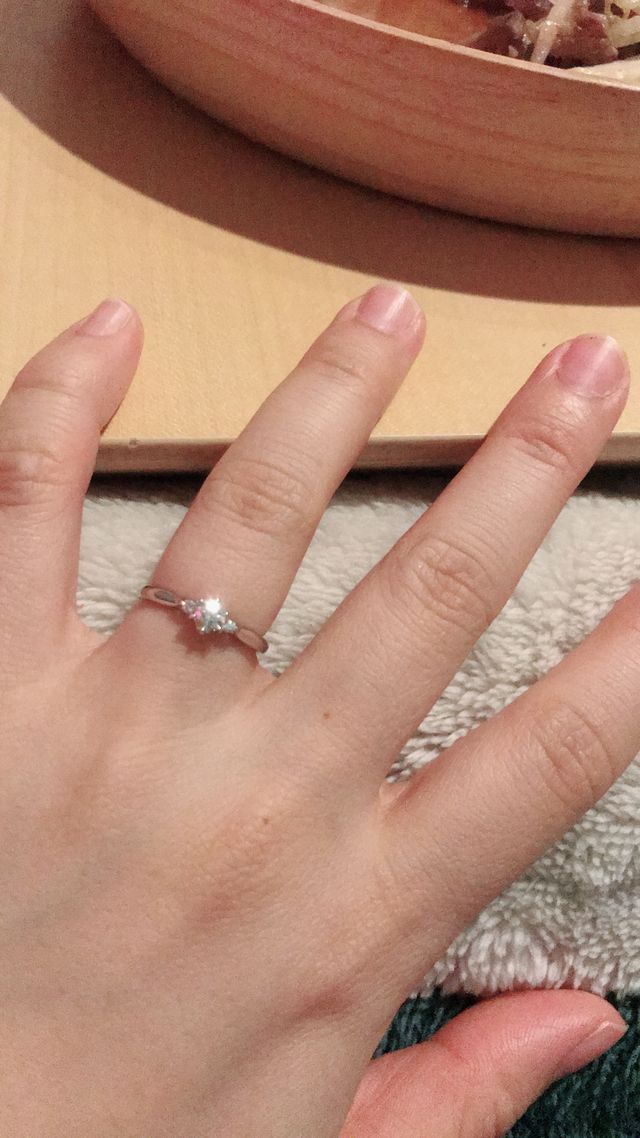 手が小さい為、石のサイズより輝きにこだわってもらいました