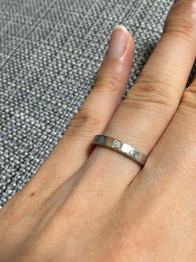 海外ブランドのため、ゴツめのデザインです