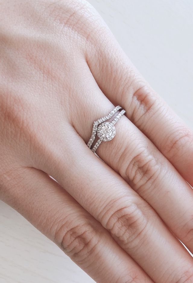 アーカー
ヴィヴィアンブリリアンリング
ティアラリング