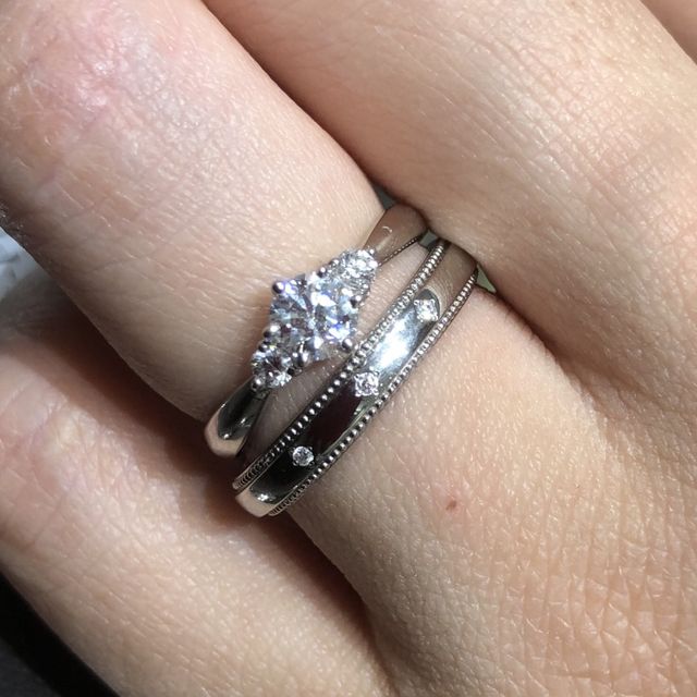 ツツミの婚約指輪とアイプリモの結婚指輪です。