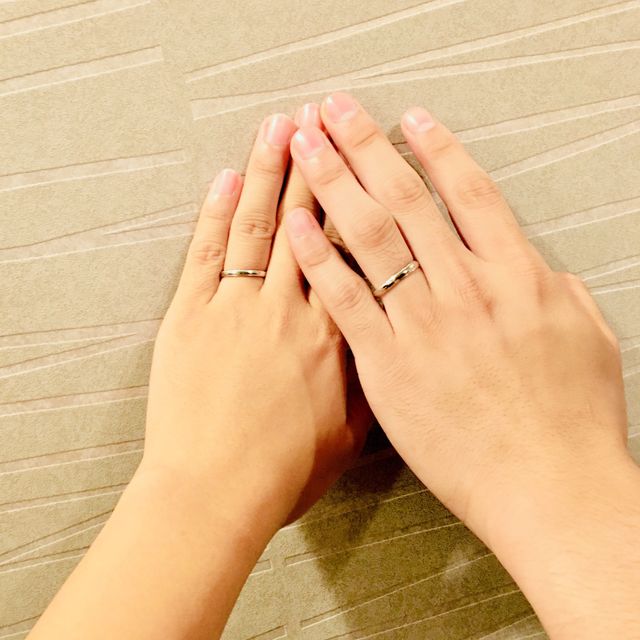 とてもシンプルなプラチナのペアリングです。