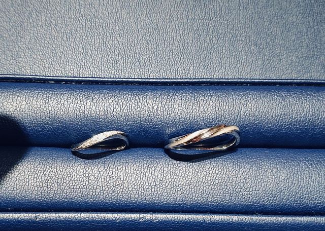 お店で撮影した結婚指輪