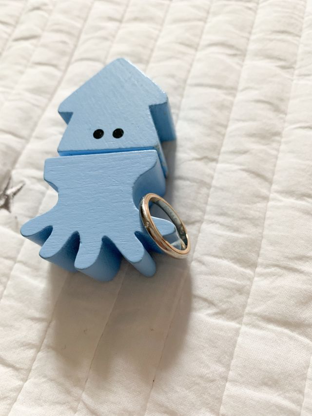 プラチナと内側はピンクゴールドです