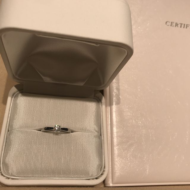 ポルターダの婚約指輪です。