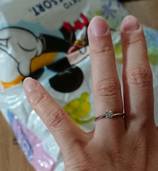 ヴァニラオリジナルの台座と
Dカラー0.2カラットダイヤです