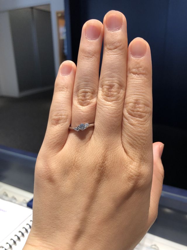 サイドに一石、二石ついていて、、おしゃれなデザインです！