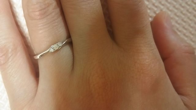 ダイヤがピカピカ光っていてとても綺麗です。お気に入り