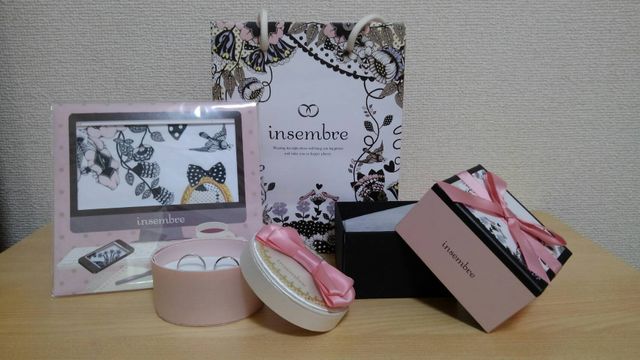 素敵なケースに指輪、お手入れクロスも入っていました