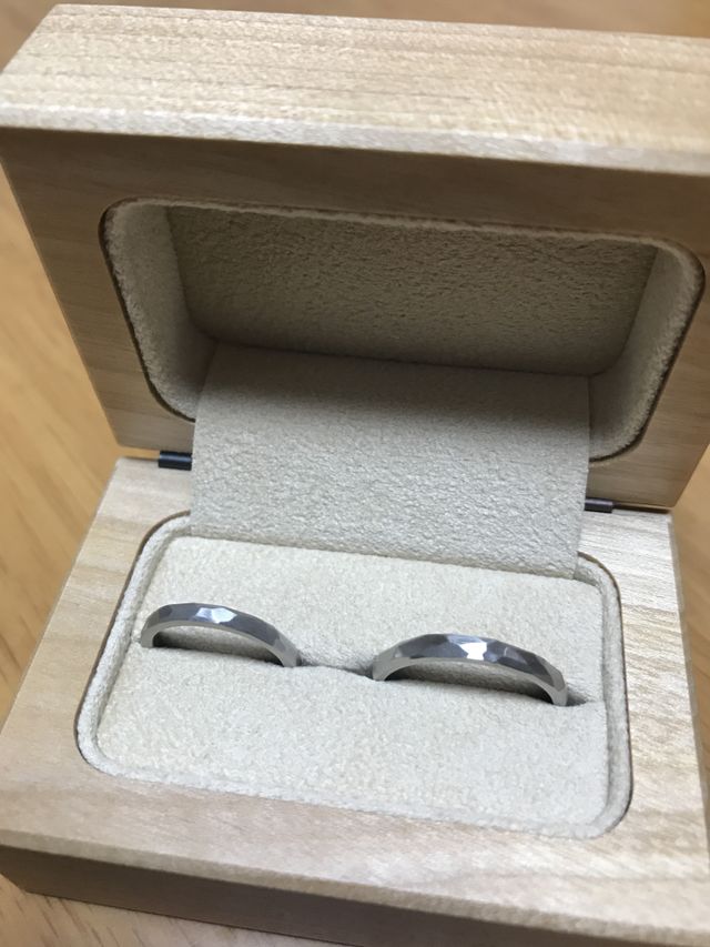 数あるデザインの中から、ふたりが気にいるデザインを選びました