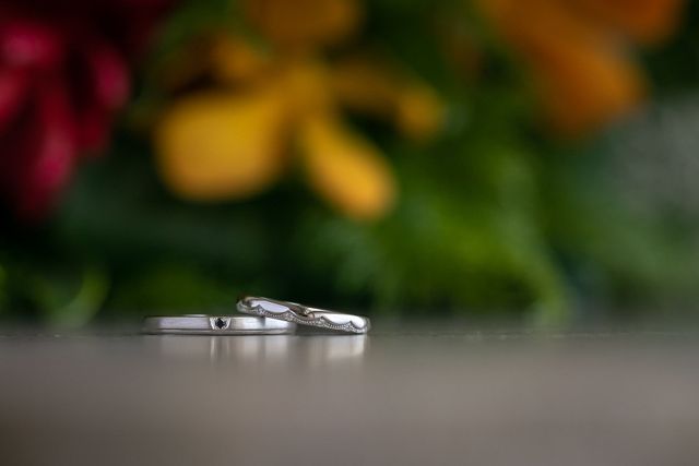 蝶ネクタイとベールがモチーフのようです。