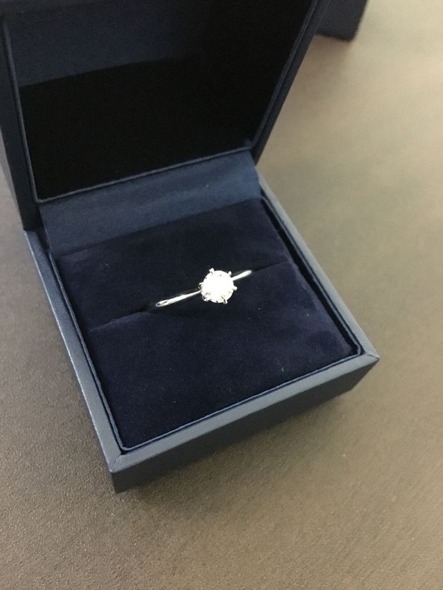 プロポーズリング。
プロポーズに使う箱と共に。