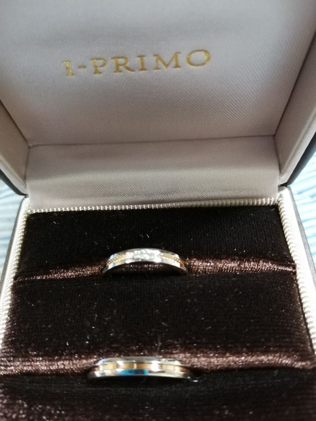 妻と夫で、別のシリーズでありながら、デザインが近いもの。