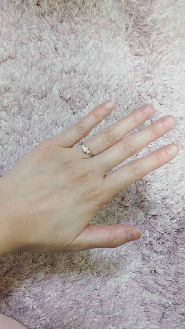 ダイヤが大きくてキラキラ目立つので気分が上がります