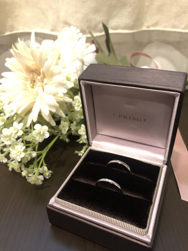 マリッジリングの定番ストレートタイプの指輪です