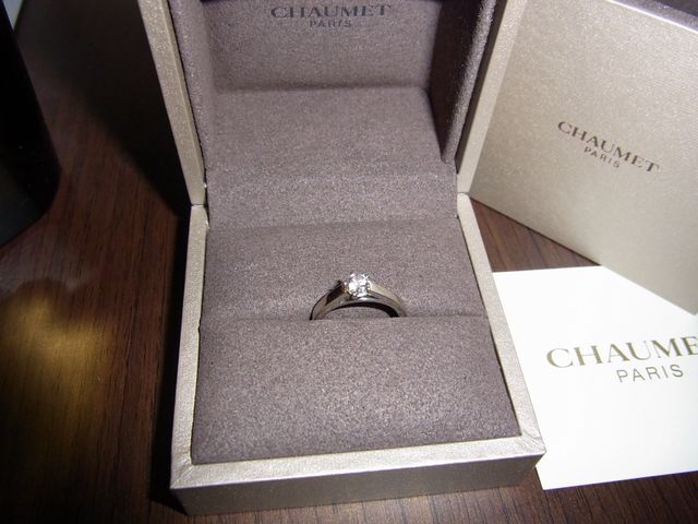 指輪が映えるシンプルで高級感のあるケース