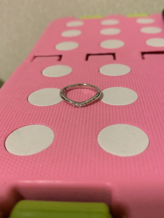 ちいさめなダイヤではありますが、しっかりと輝きがあります。