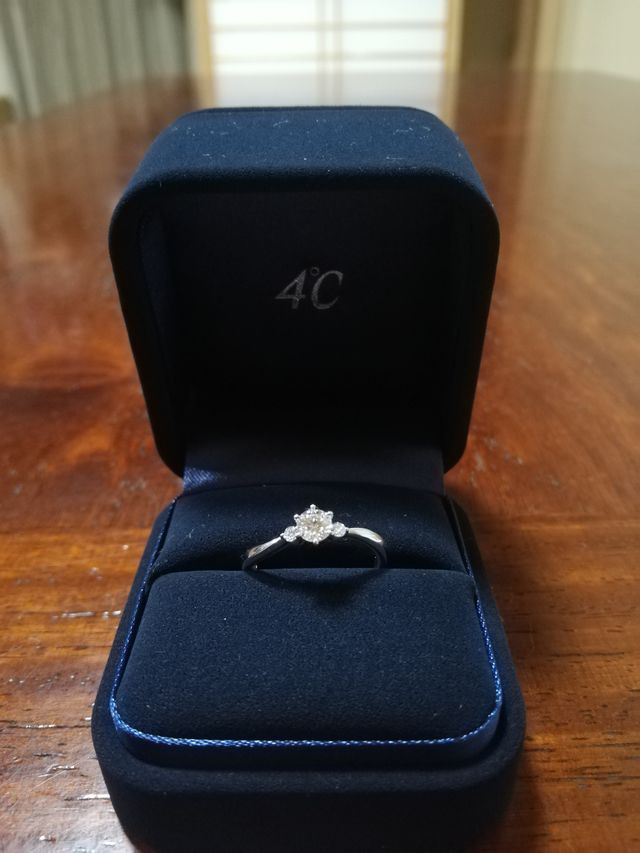 婚約指輪です。