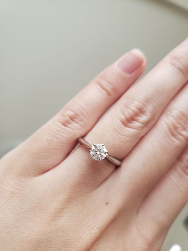 自然光で撮影。0.44カラット