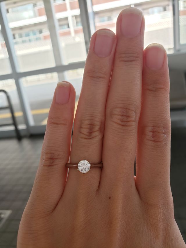 輝きで実際のサイズよりも大きくみえます。