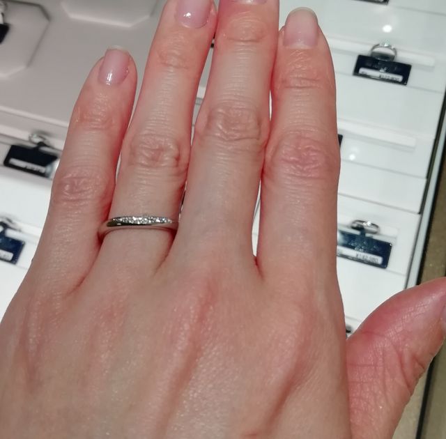 ストレートタイプで少し華やかなものを探していました。