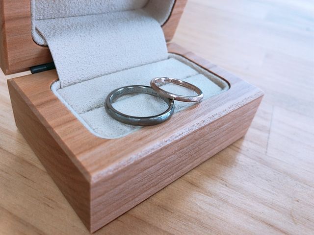 右側→ピンクゴールド
左側→ブラックゴールド