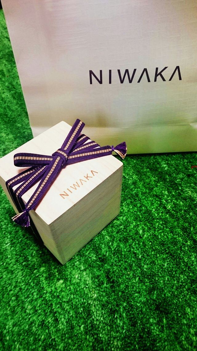 和を感じられる 上品な木箱に入っています。