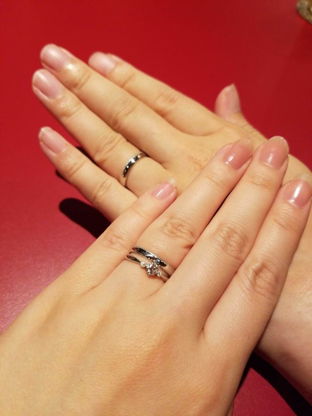 入籍日まで着用を待っていたので、やっと付けられた記念に♩