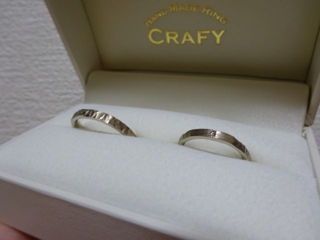 シンプルなボックスに入って届きました。