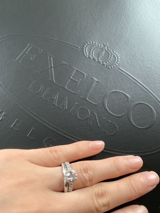 オリジナルの婚約指輪に重ね付けしても合いました。