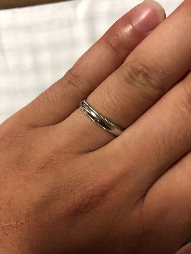 着けた時に凄く輝いてみえる
幅が少し広いので高級感が溢れる