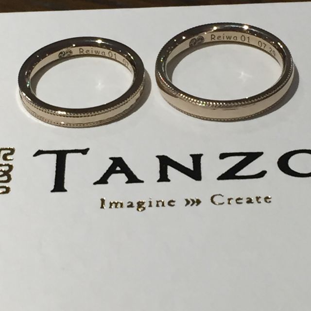 内側には両家の家紋と日付を入れて頂きました。