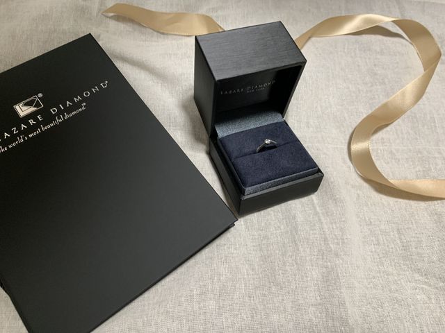 ダイヤの鑑定証明書付きです。