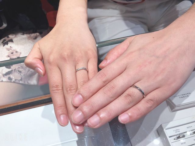 指輪を着けている写真