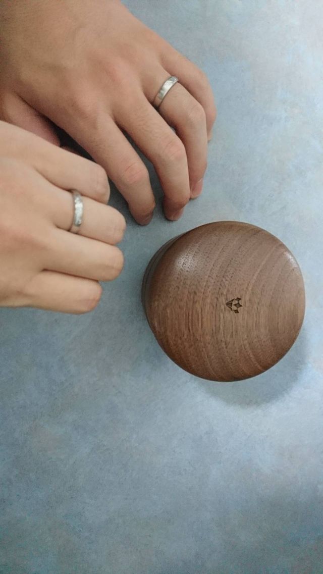 受け取り後に2人で早速着けて撮影しました。