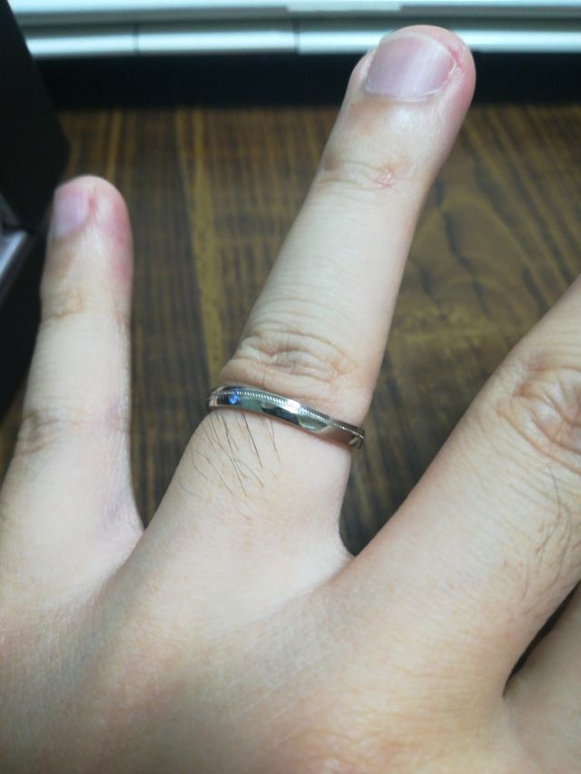 男性用の指輪です