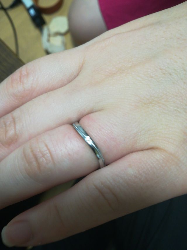 女性の指輪の写真です