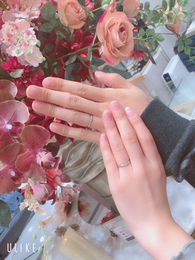 購入後、店の装飾をバックに定員が写真を撮ってくれました。