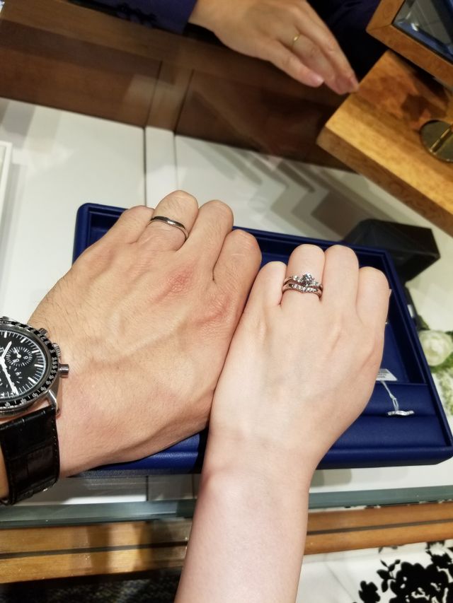 結婚指輪と合わせてみました
２２９Aと言うデザインです