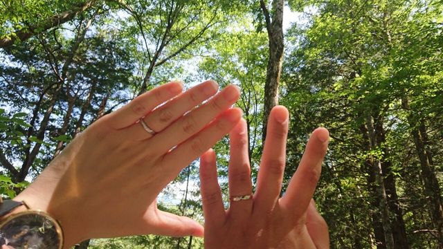 左が新婦、右が新郎が着用した画像です。