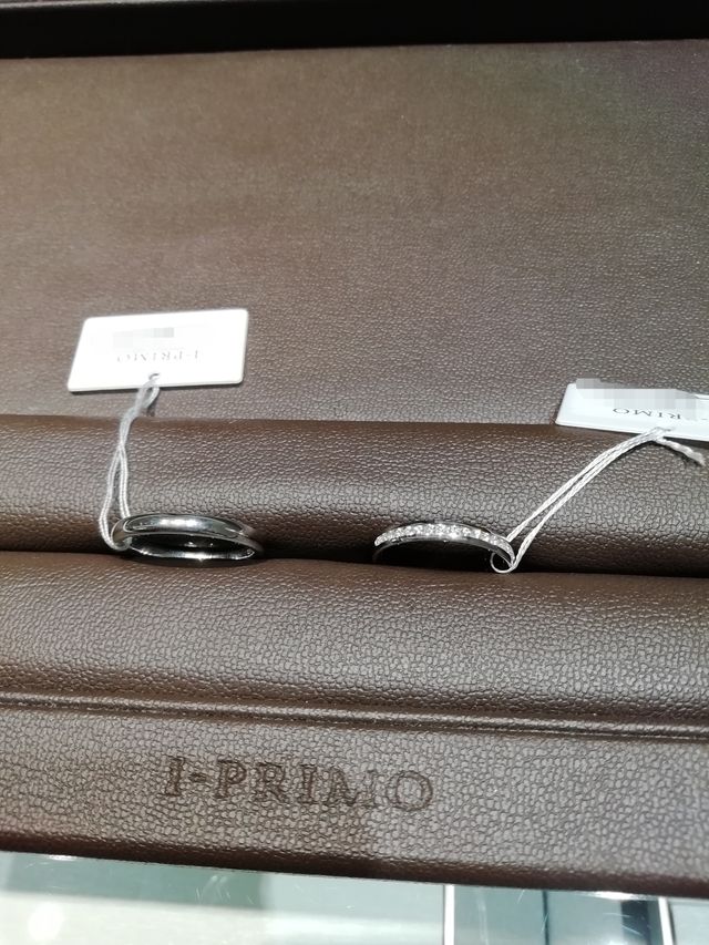 右側が女性用、左側が男性用です。