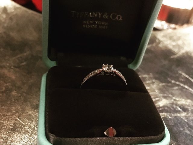 プロポーズの時に頂いた指輪です。加工なしの写真です。